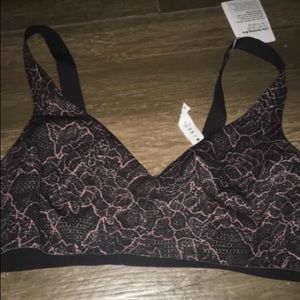Lululemon Like Nothing bra NWT